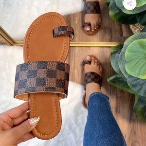 Checkered Toe Flat in Brown, Size 9, 
New In Box!